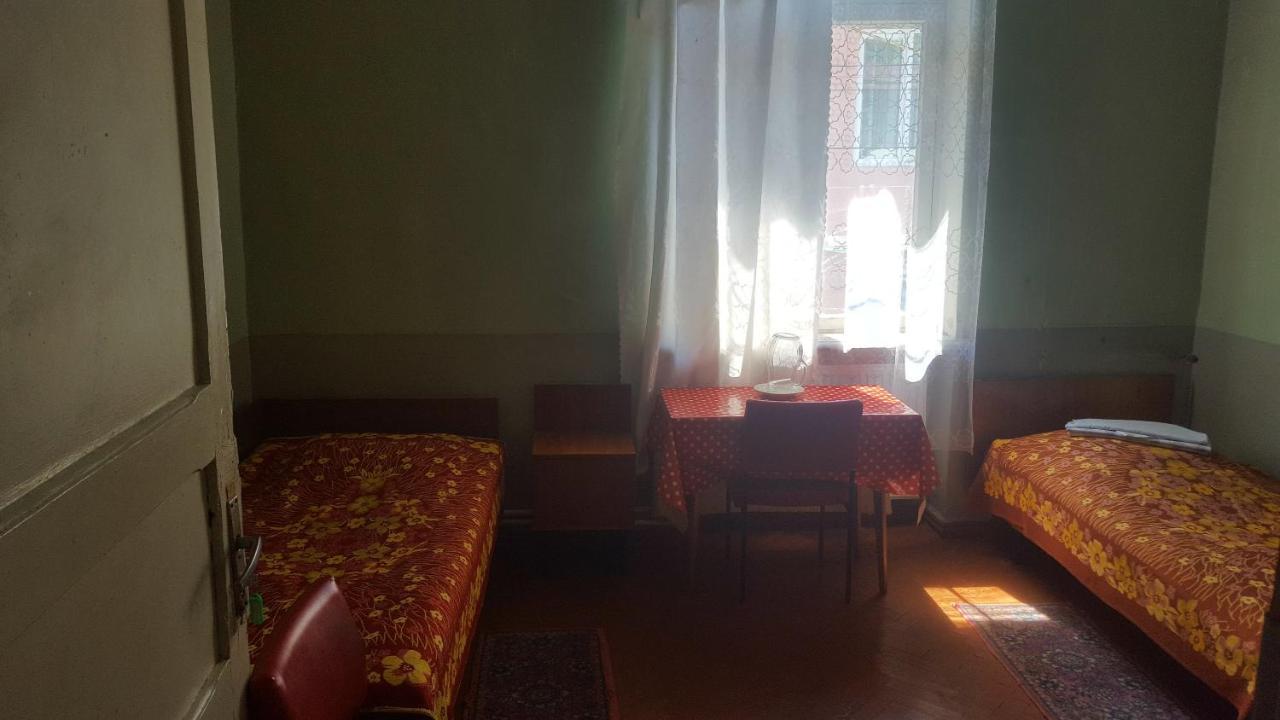 Firuza Hostel Borjomi Eksteriør bilde