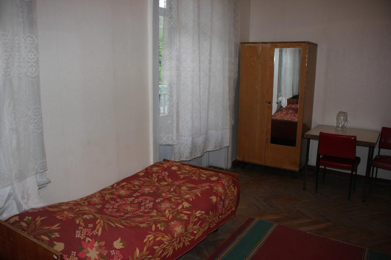 Firuza Hostel Borjomi Eksteriør bilde